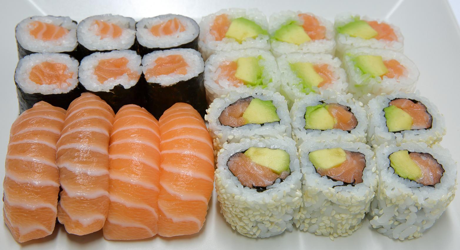 Menu tout saumon - nigiri, maki, california